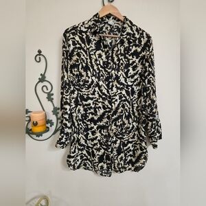 Women's Black and White Patterned Top